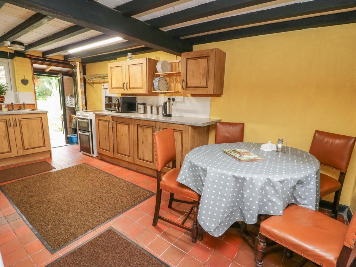 Caerau Farm House Ланидлойс Екстериор снимка